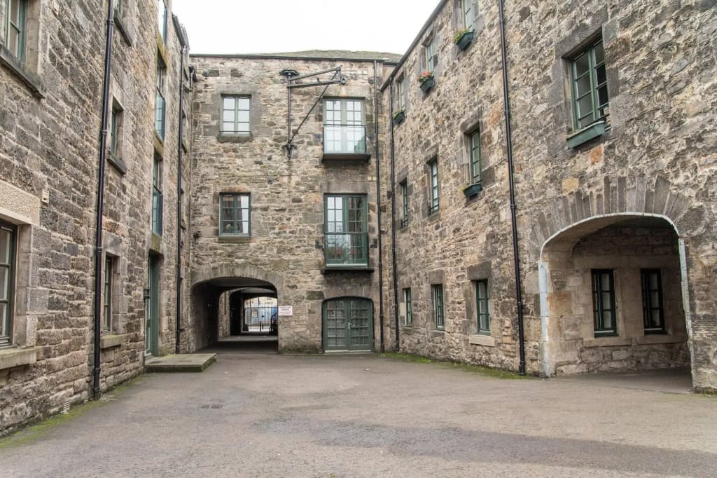 Crabbies Warehouse - photo 1