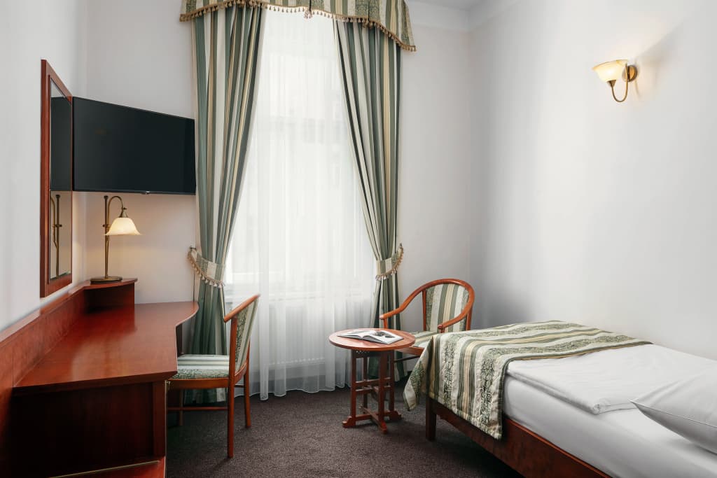 Amigo City Centre Hotel - photo 4