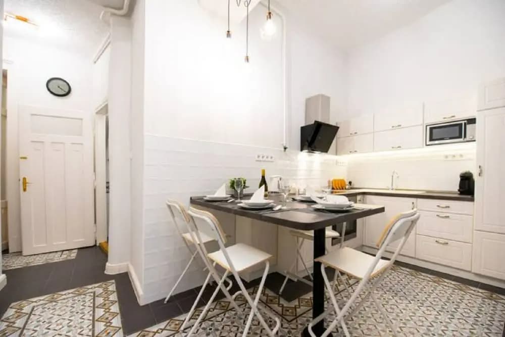 Central Luxury Apartment - photo 12