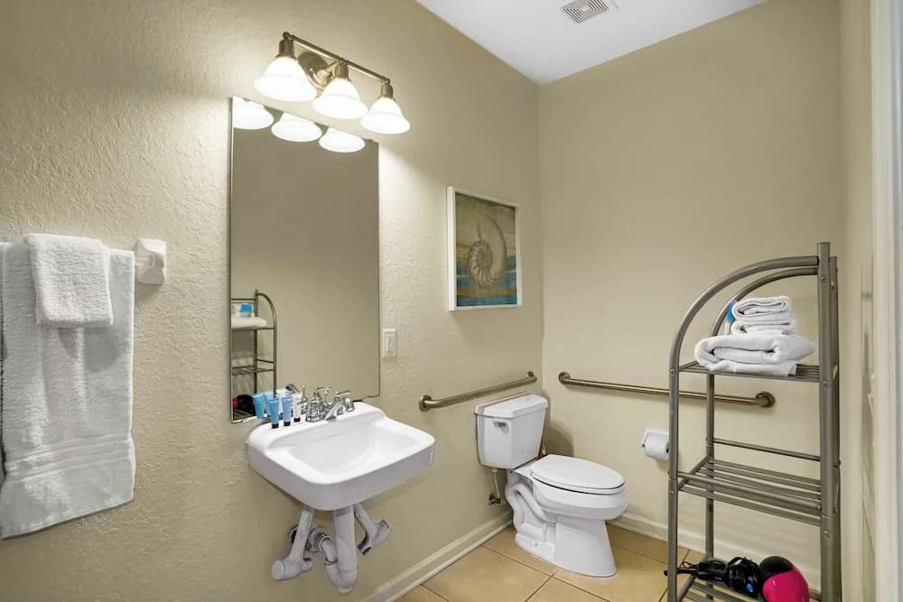 Spacious Townhome W/patio & Garage! Sleeps10 - photo 7
