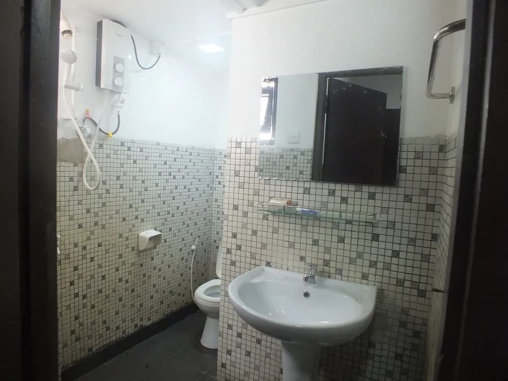 Drop Inn Colombo - photo 8