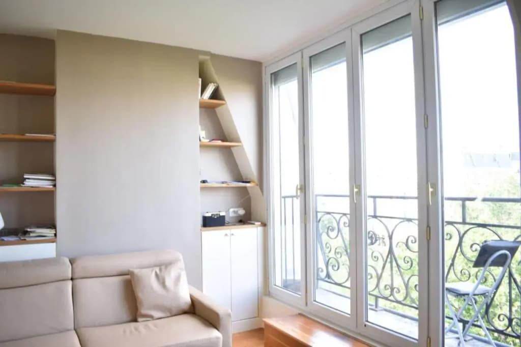 Fully Renovated Bright Studio with High View - photo 3