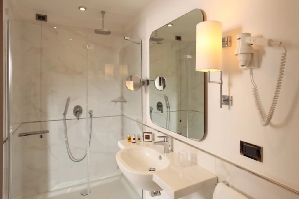 The Independent Hotel - photo 2