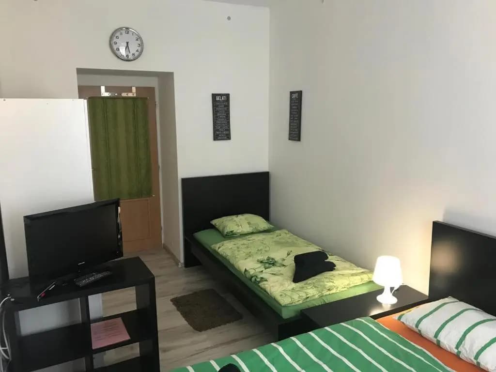 3 Bed Flat - Sleeps 20 - Smoking Room - Wifi - photo 2