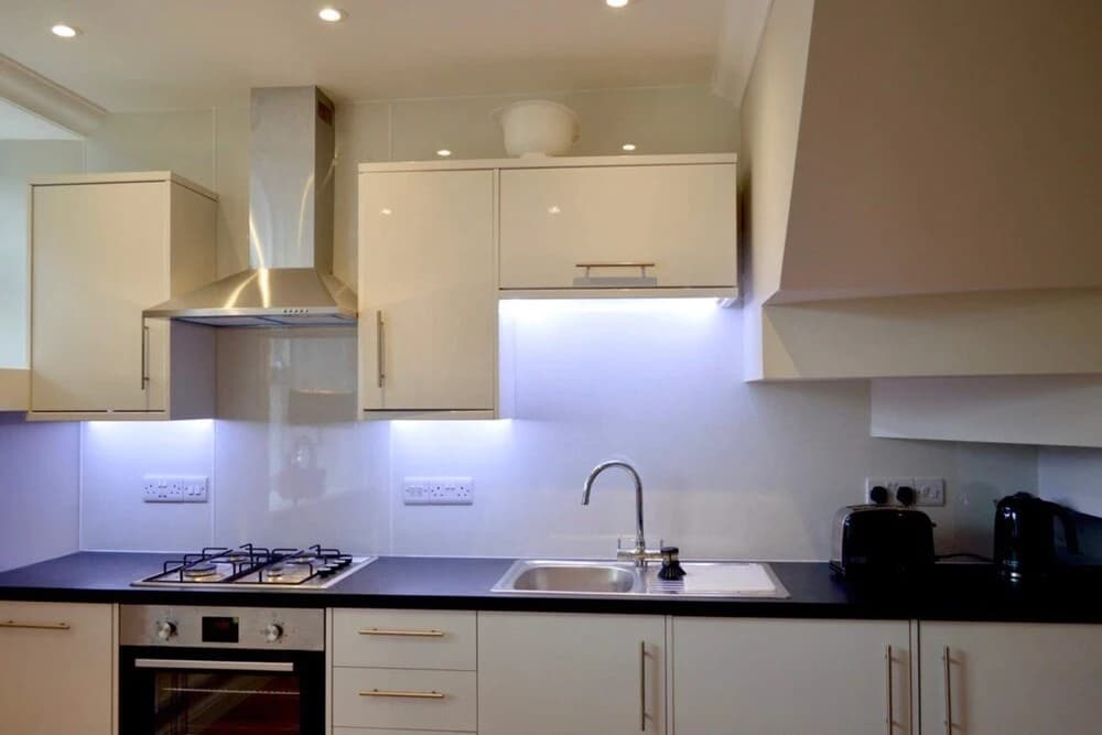 Cosy and Modern City Centre Flat - photo 9