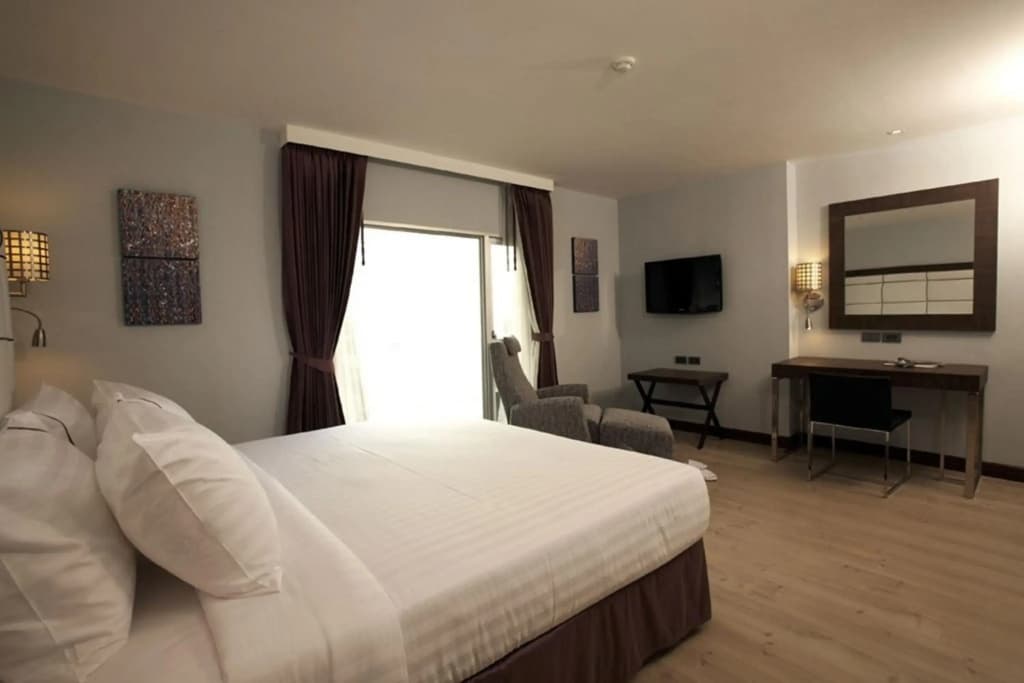 Sukhumvit Suites Hotel - photo 17