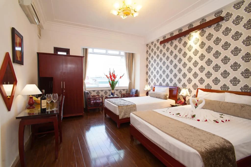 Luxury Hotel - photo 4
