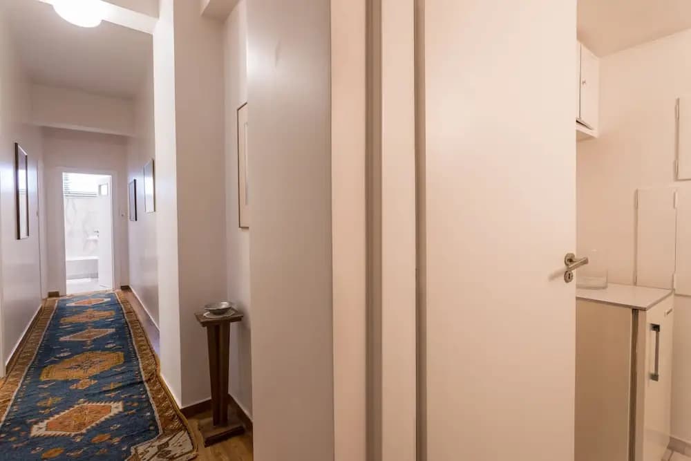Elegant & Spacious 2bdr Flat - photo 13