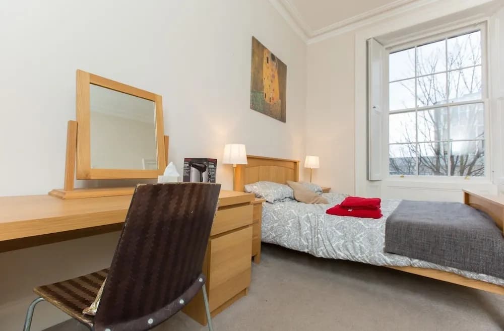 Spacious, Bright 5-br Flat for 10 in Edinburgh - photo 11