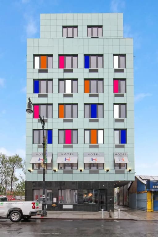 Hotel 365 Bronx - photo 23