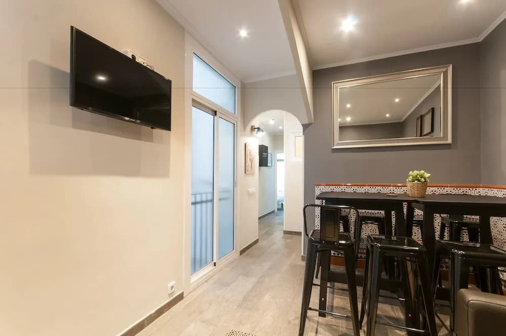 Lovely and Central 4 BR Apartment - photo 16