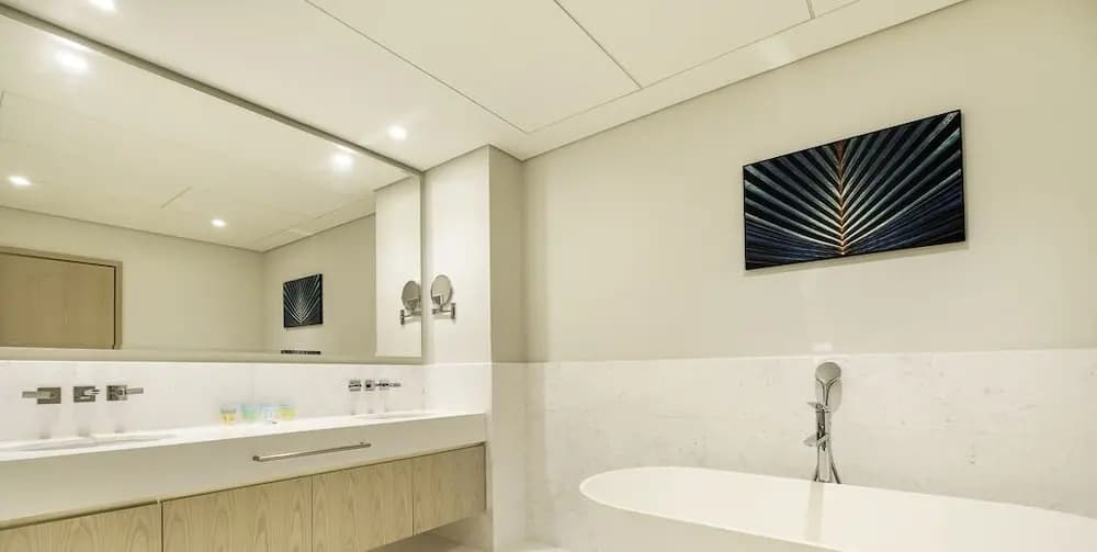 LUX Iconic Views at Palm Tower Suite 2 - photo 28