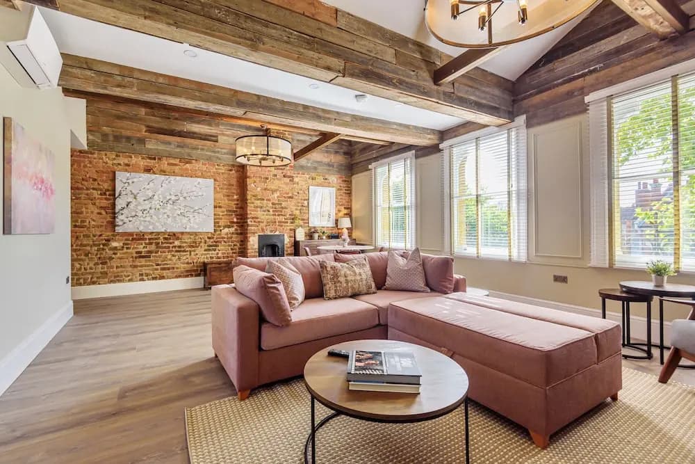 Oak & Poppy Apartments - photo 4