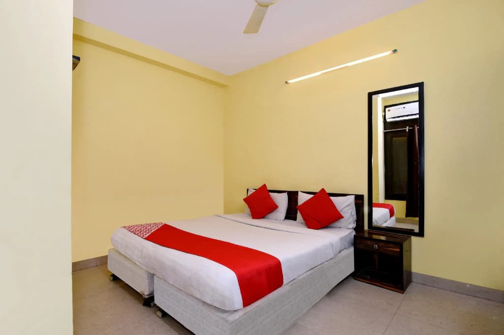 OYO 4930 Stay EM Residency - photo 4
