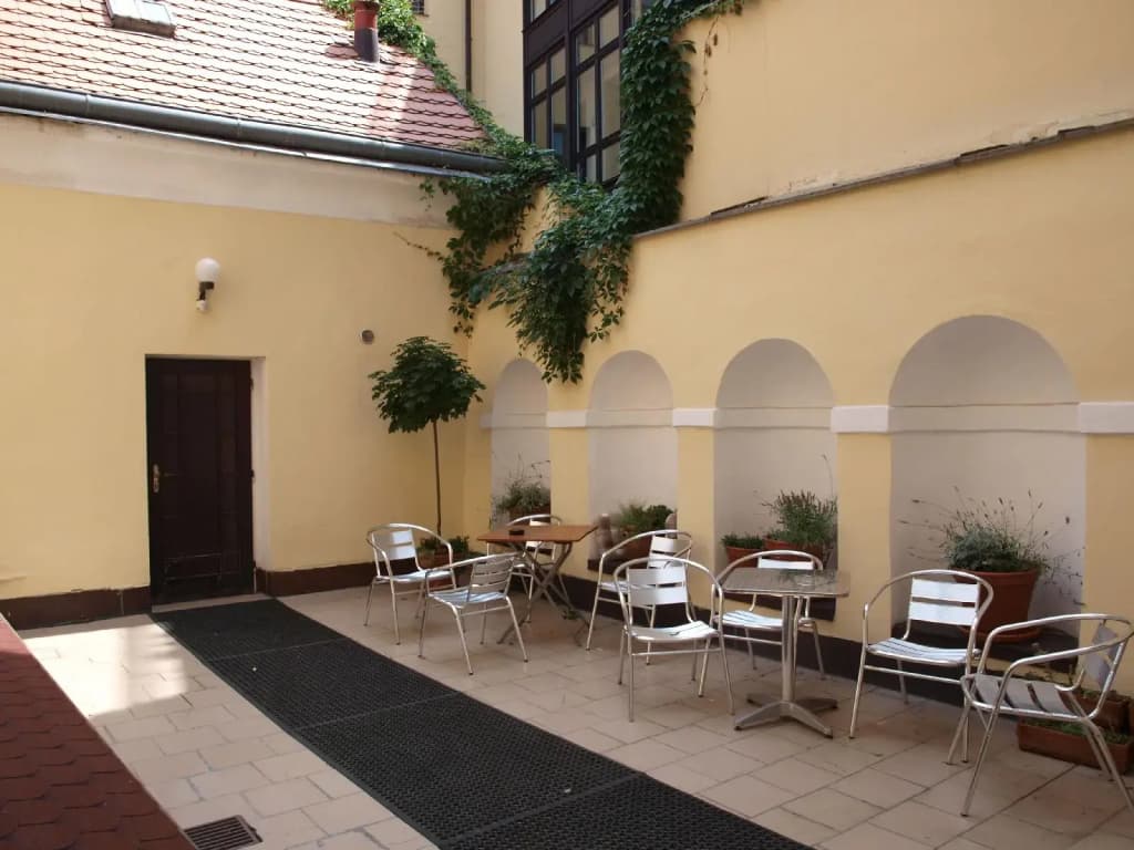 Hotel King George - photo 18