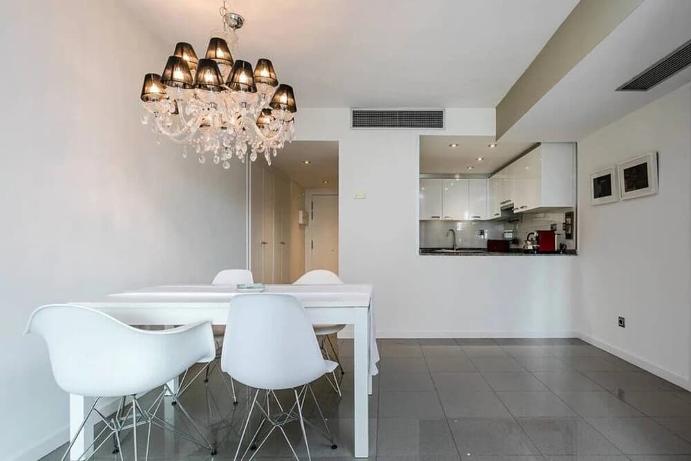 Stylish 2bed/2bath With Swimming Pool - photo 10