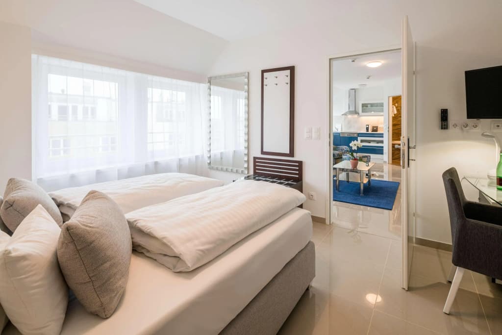 Best Western Plus Celebrity Suites - photo 4
