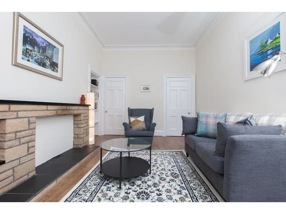 Spacious 2-br Flat for 4 in Morningside - photo 2