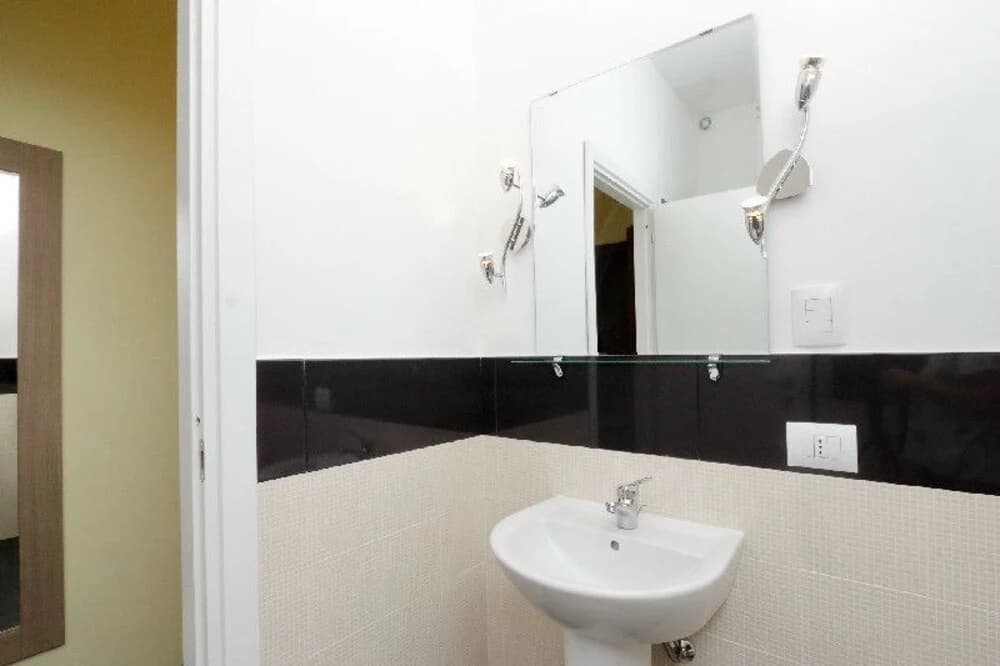 New Moon Guesthouse - photo 8