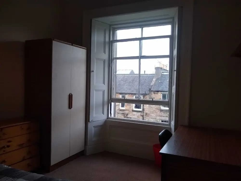 Lauriston Central Skylight Roomz - photo 2
