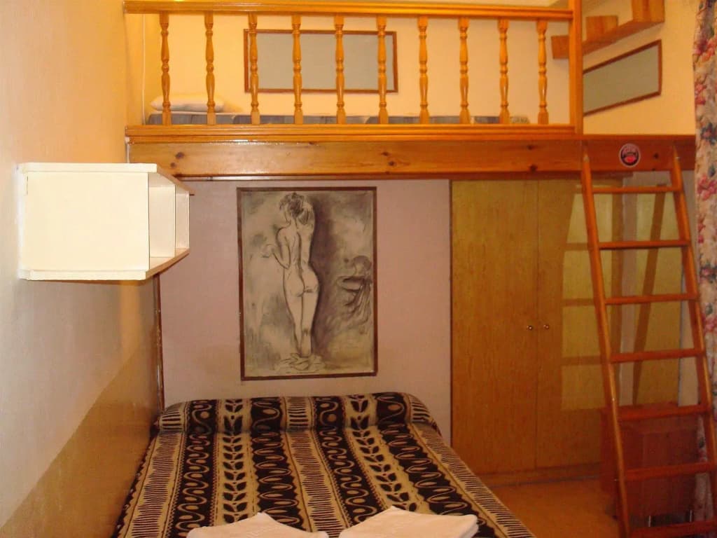 Hostal Rembrandt - photo 3