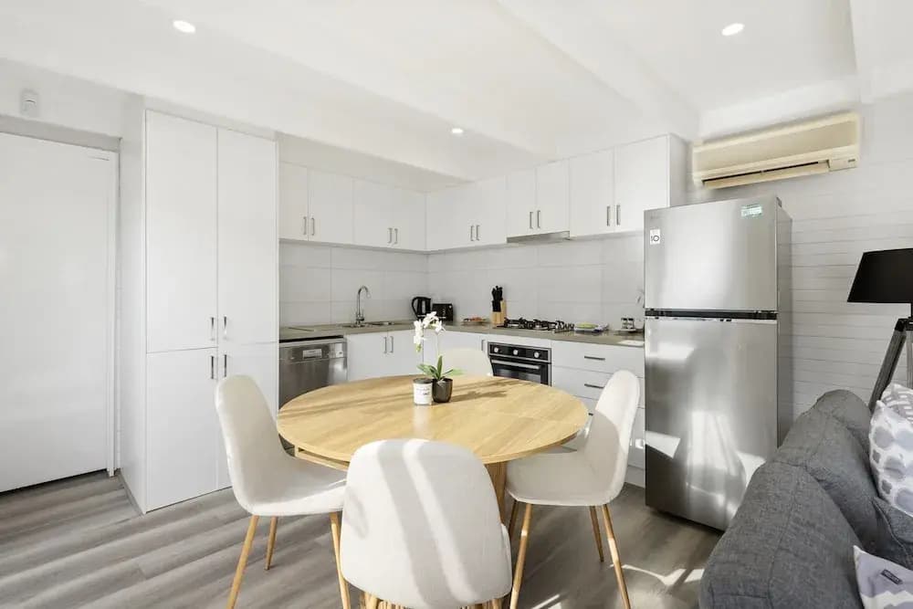 2-bed Rosebud Apartment With BBQ & Garden - photo 10