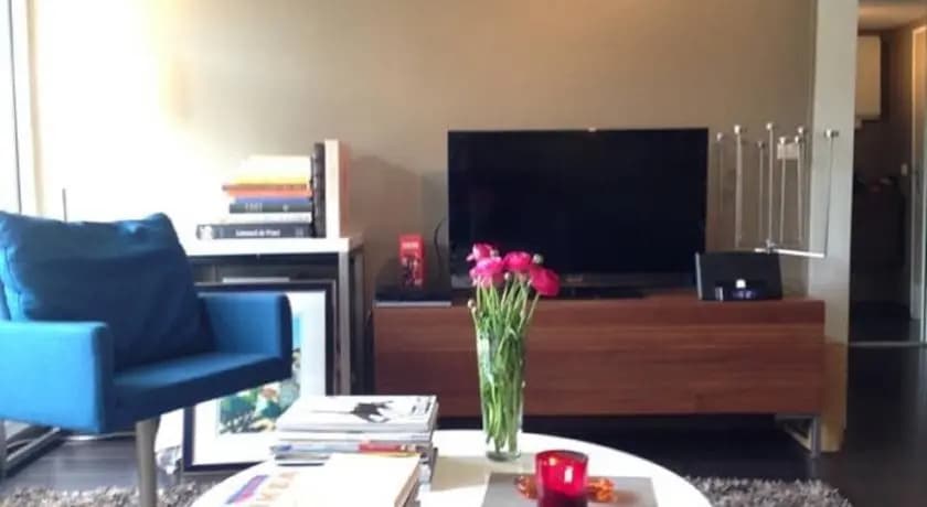 Smart & Fresh 2-Room Apartment - photo 2