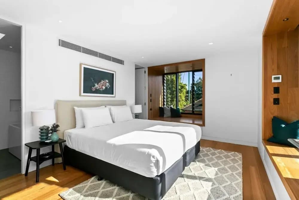 Impeccable 3-bed Home Near the Beach - photo 9