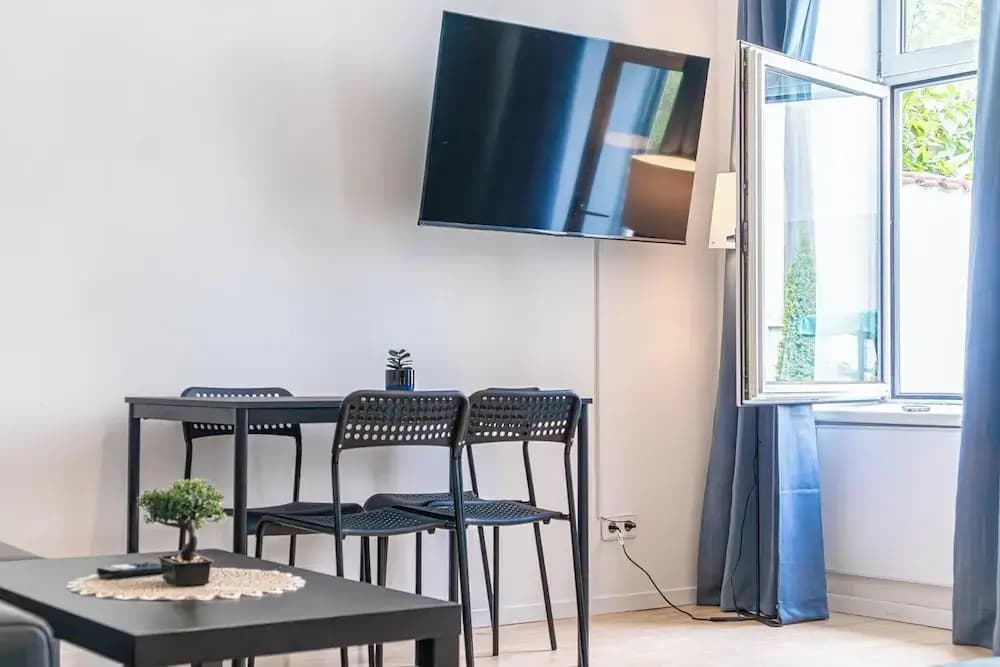 Stylish 1BR Apartment Meidling Center - photo 7