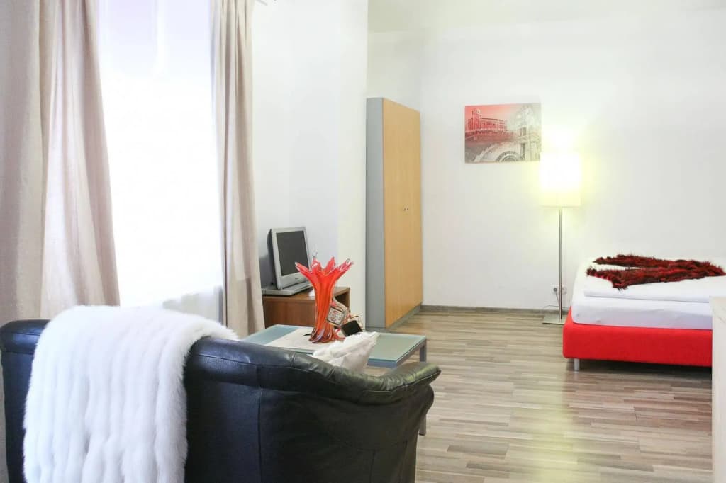 Queens Apartments - photo 5