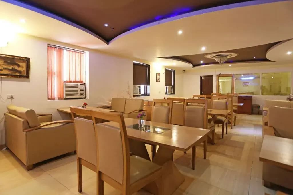 Modesty Hotel - photo 10
