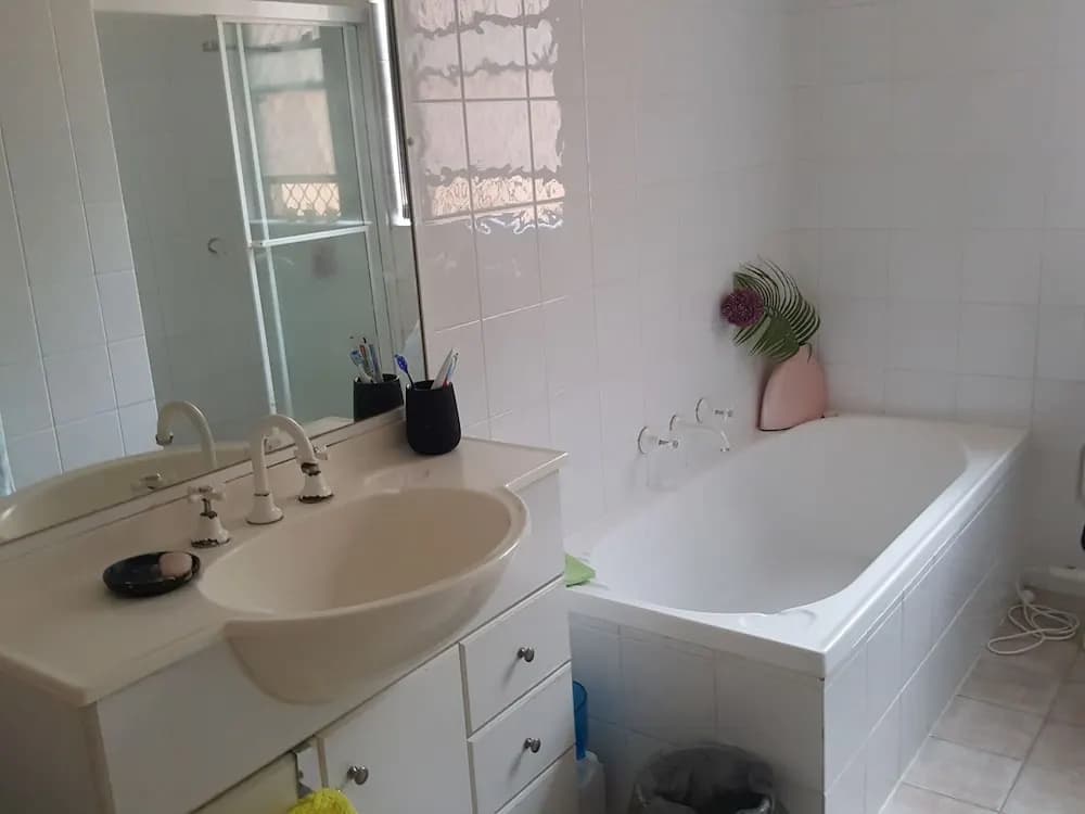 Central 2 bedroom apartment - photo 4