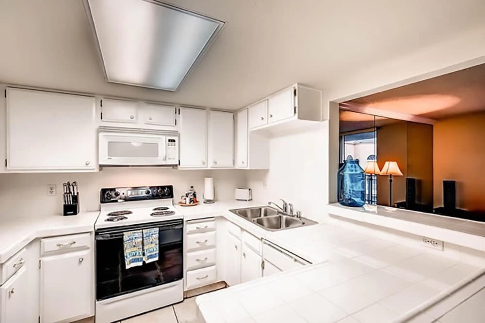 888 Convention Center 3 BEDROOM 2 BATH Condos - photo 24