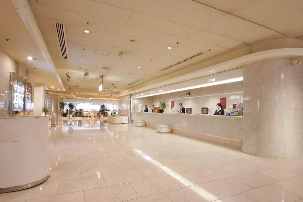 Hotel Plaza Osaka - photo 2