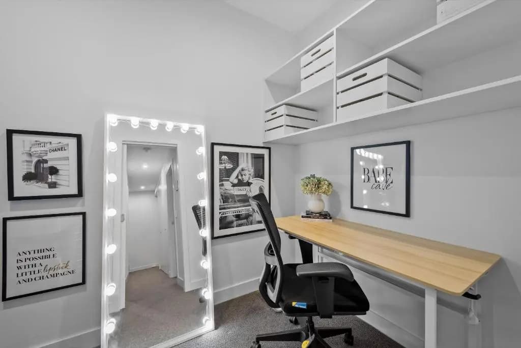 StayCentral Northcote Townhouse With Study - photo 9