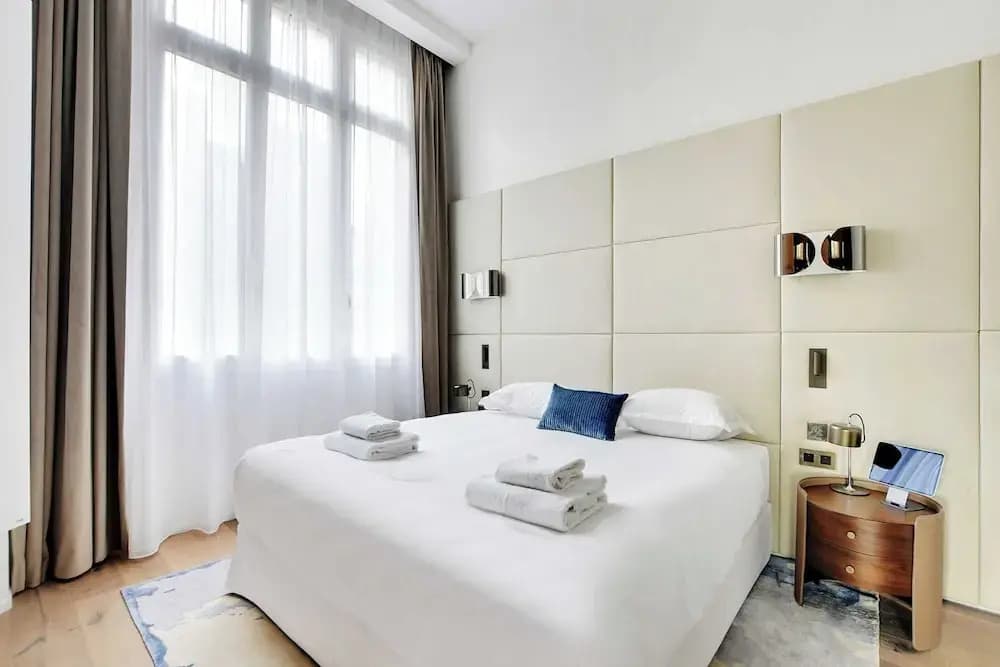 Exceptional apt With A/C - 2bd/4p - Parc Monceau - photo 1