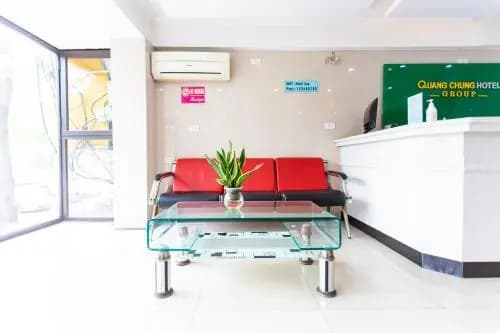 RedDoorz near Lang Ha Street - photo 3