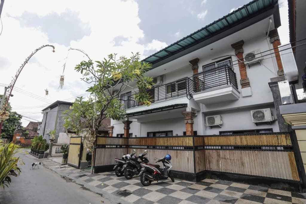 Dekrisna Denpasar - Hostel - photo 17
