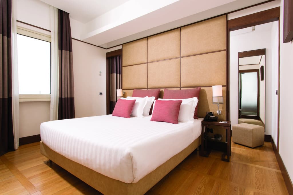 The Independent Hotel - photo 16