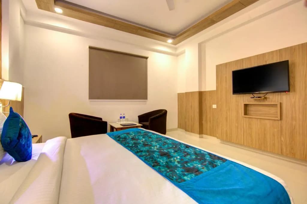 The Elevate Hotel - photo 20