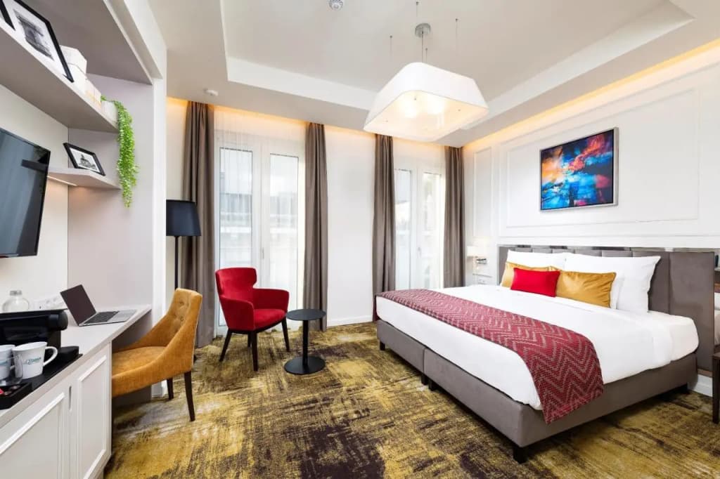 Three Corners Avenue Hotel - photo 11