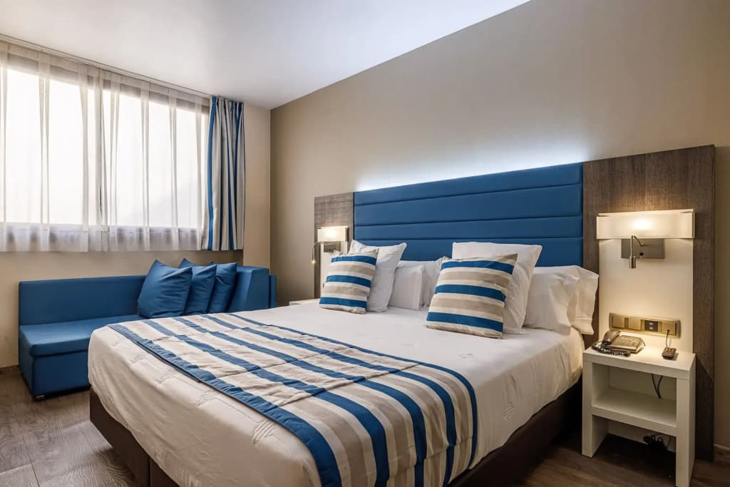 Ronda Lesseps Hotel  - photo 31