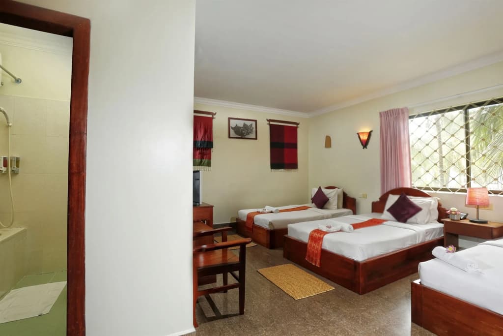 Forest King Hotel - photo 4