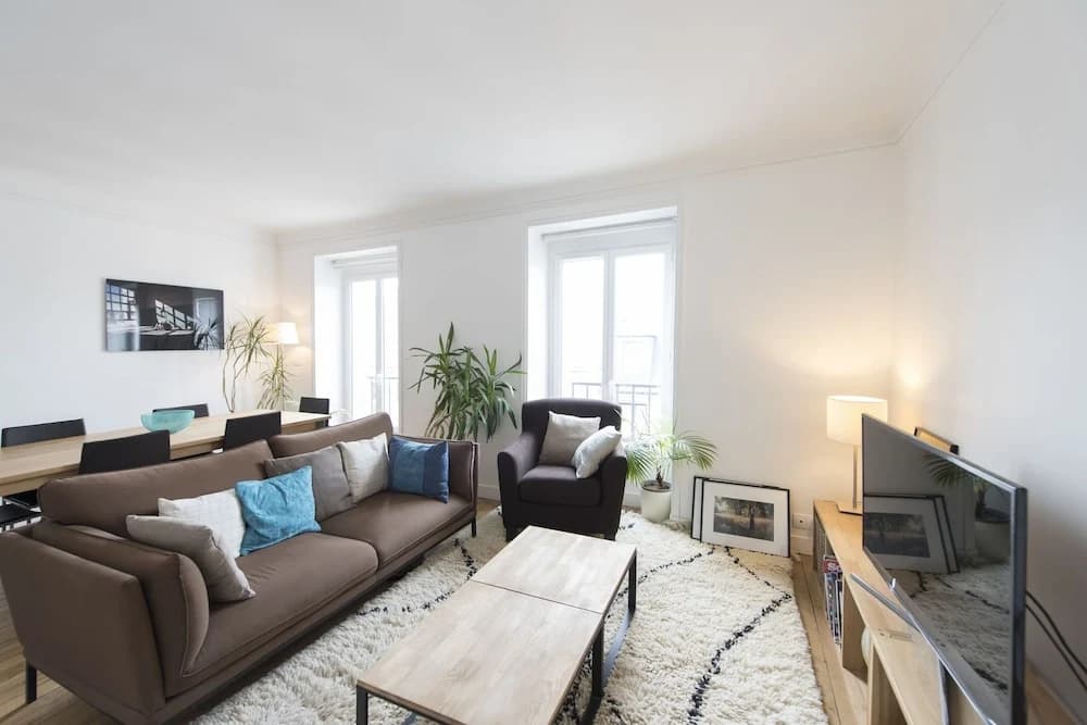 Contemporary near Arc de Triomphe - photo 2