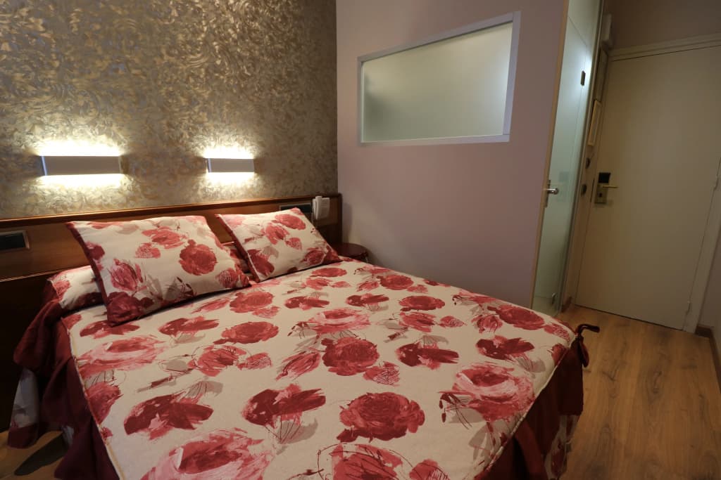 Hostal Hispano Argentino Gran Via - photo 4