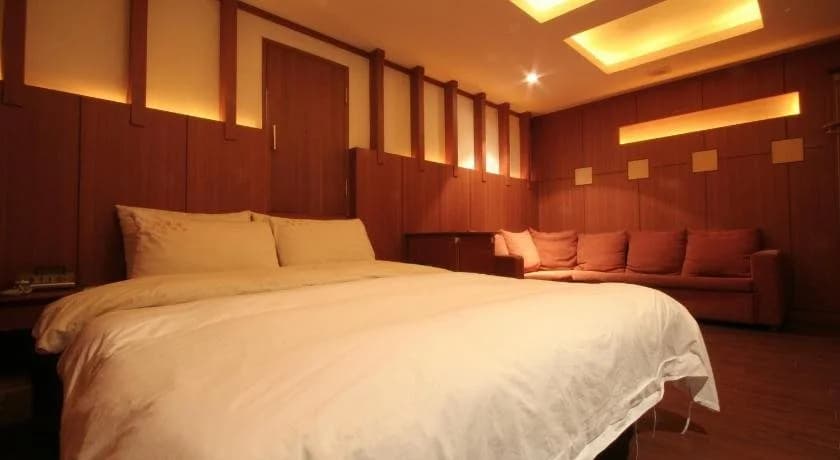 Utopia Hotel - photo 3
