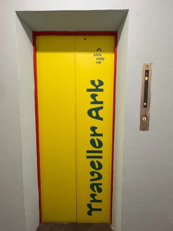Traveller Ark Hotel & Bunks - photo 4