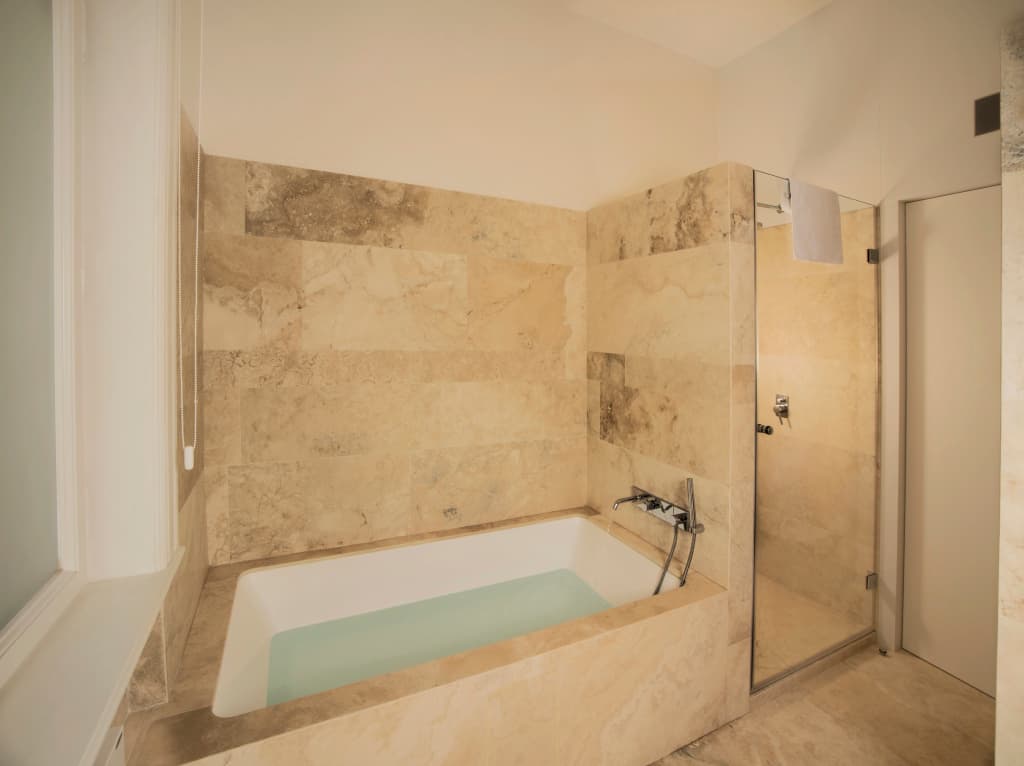 Golden Crown Hotel - photo 10