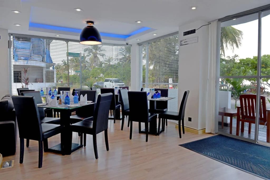 Airport Beach Hotel - photo 19