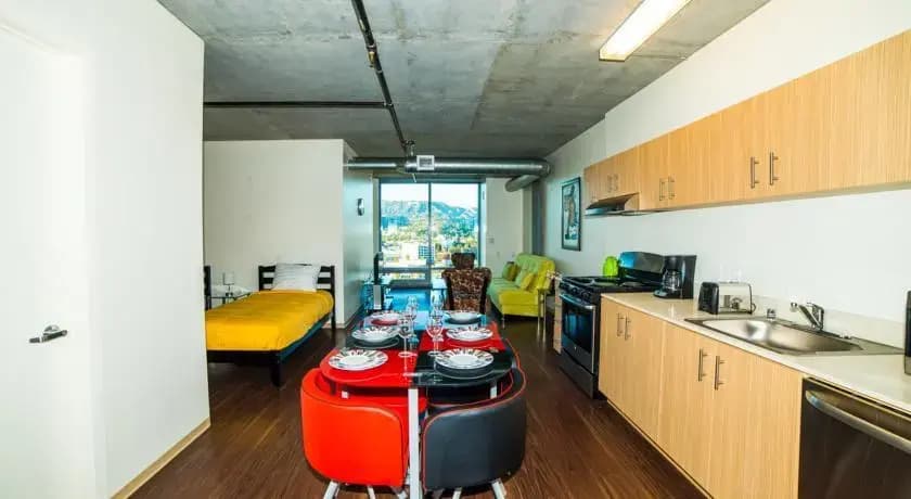 Hollywood Paloma Apartment - photo 9